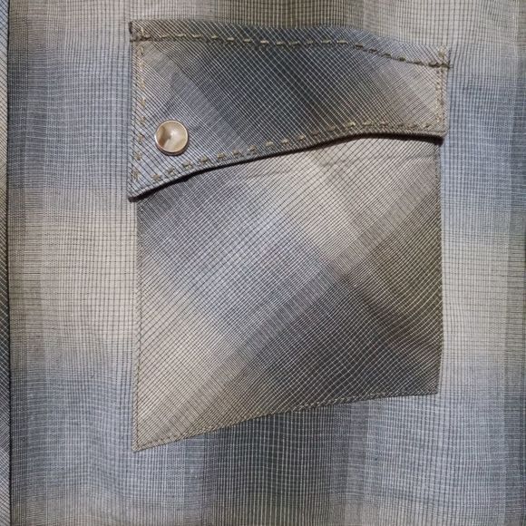 Wrangler Men's Blue and Gray Plaid Button Down Shirt - Picture 3 of 8